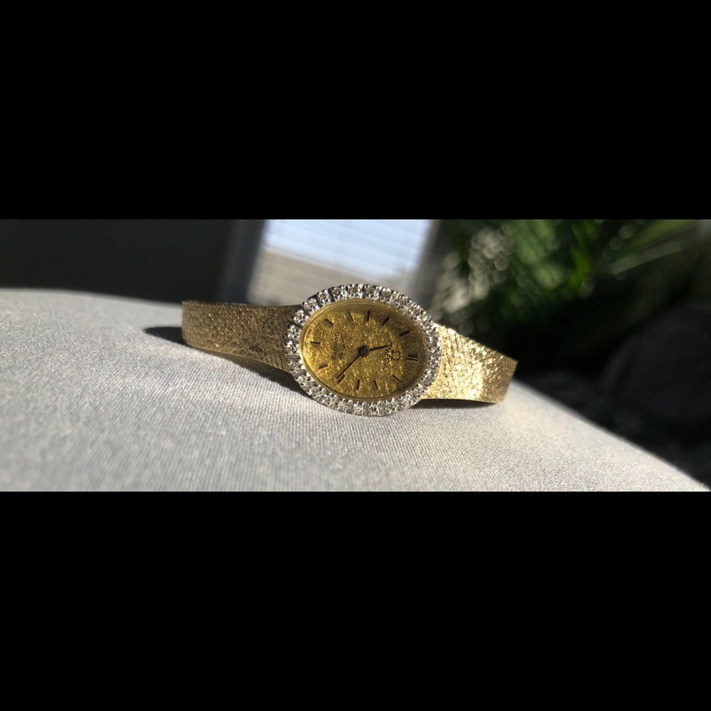 Omega diamond 14k gold watch 💯 authentic